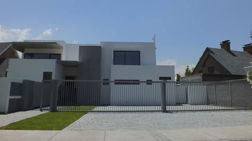 Portón corredera eléctrico residencial Alcip