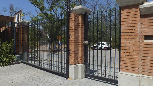 Portón eléctrico corredera instalado en Santiago