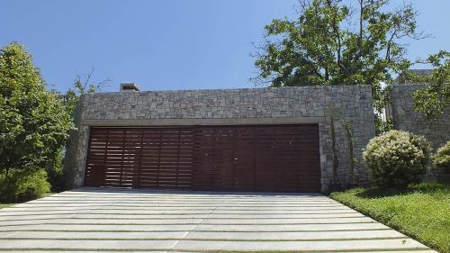 Portón eléctrico corredera moderno